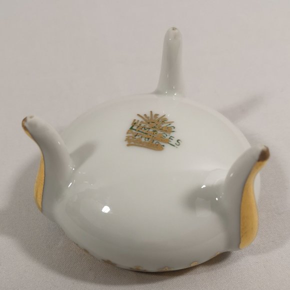 Vintage Limoges Courting Scene Lidded and Three-footed Trinket Dish w Gold Trim - Picture 4 of 5